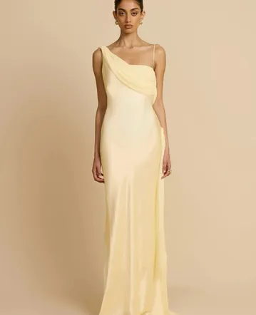 oroton gold dress This rare Gianni Versace Couture dress from 1994, crafted entirely from gold metal mesh Oroton, is a perfect showcase for the house's patented innovation. The material's ability to drape in liquid gathers